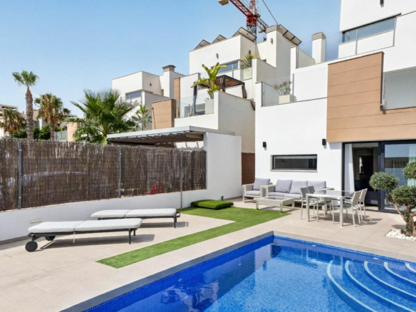 3-bedroom Villa In Guardamar Del Segura, Spain (178 M²)