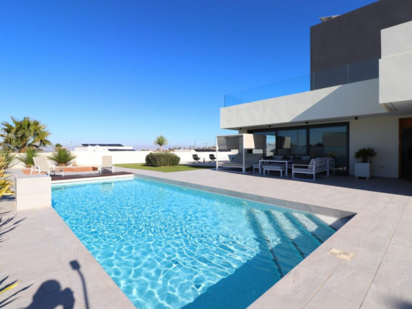 3-bedroom Villa In Benijofar, Spain (182 M²)