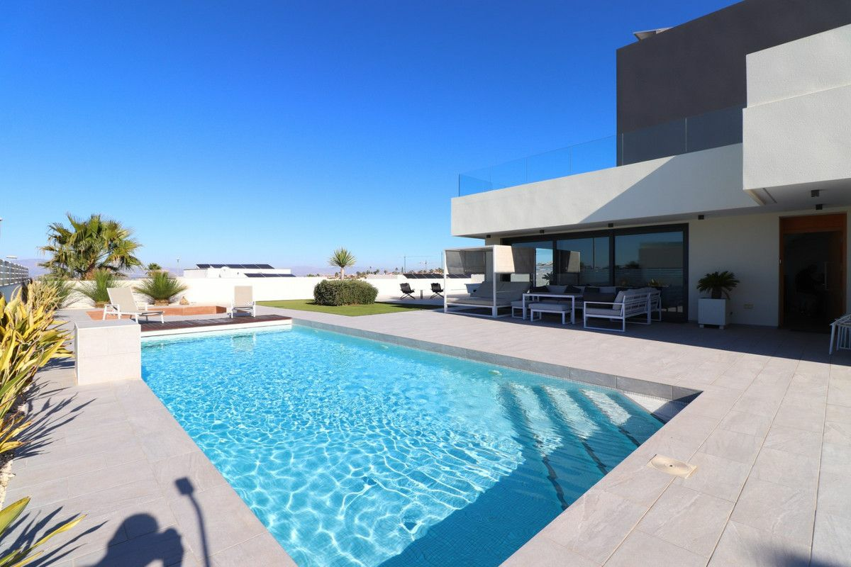 3-bedroom Villa In Benijofar, Spain (182 M²)