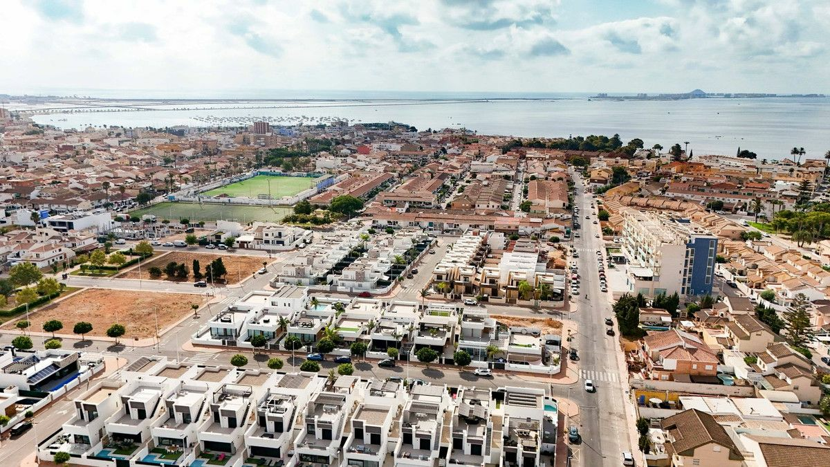 5-bedroom Villa In San Pedro Del Pinatar, Spain (143 M²)