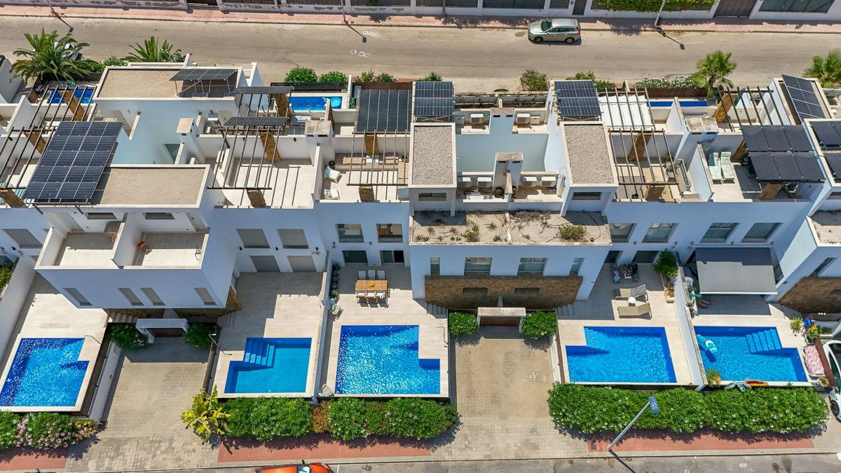 5-bedroom House In Torrevieja, Spain (184 M²)