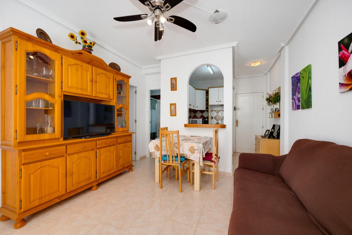 2-bedroom Villa In Torrevieja, Spain (60 M²)
