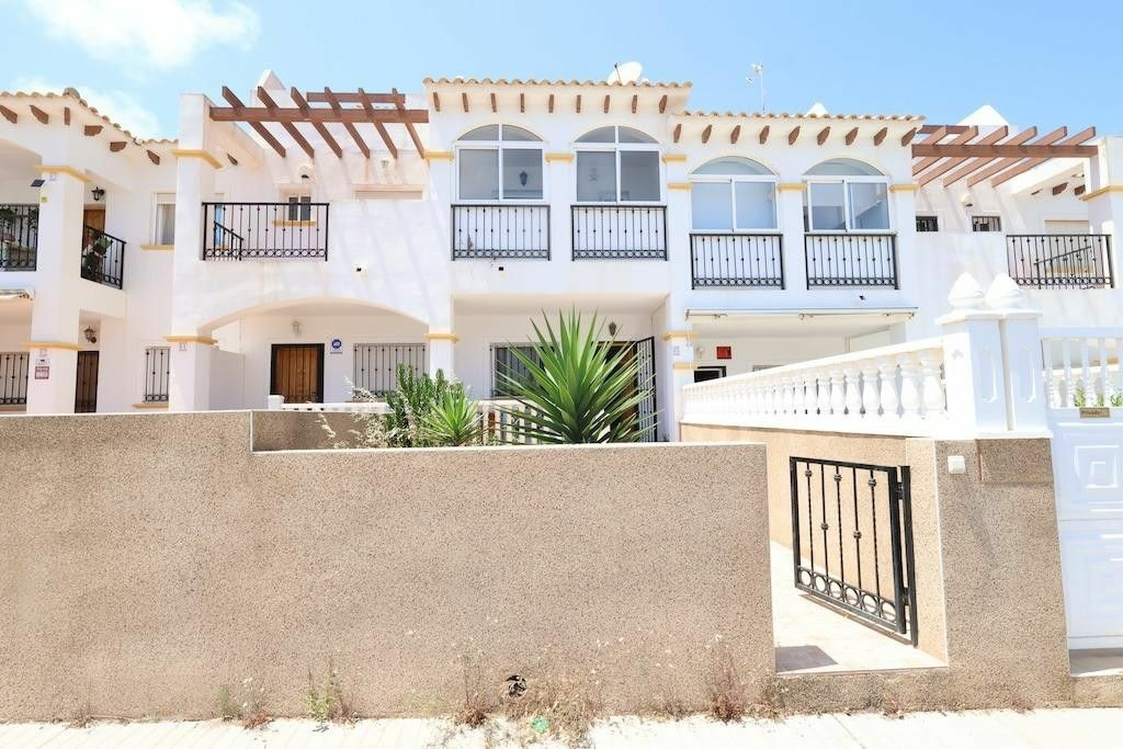 2-bedroom Apartment In Orihuela Costa, Spain (79 M²)