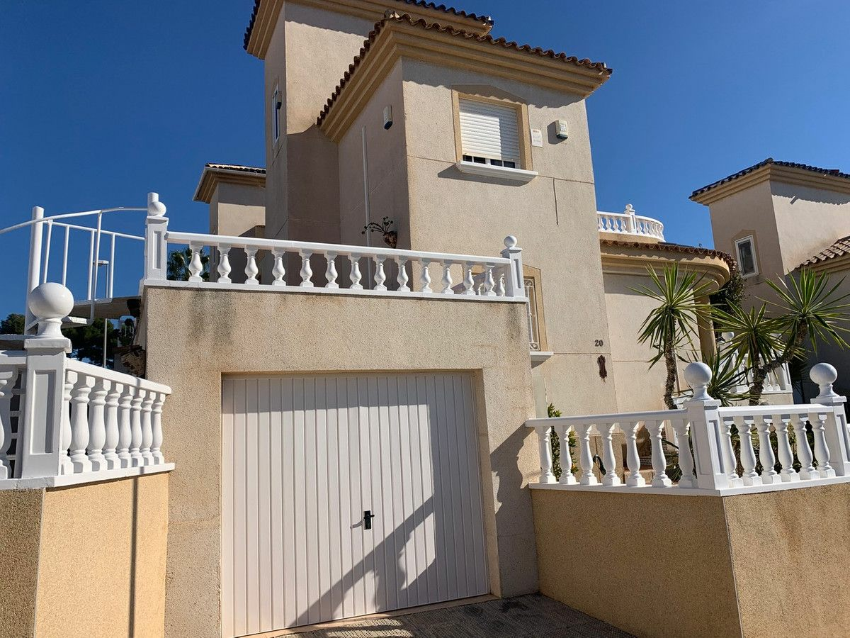 3-bedroom Villa In Orihuela Costa, Spain (120 M²)