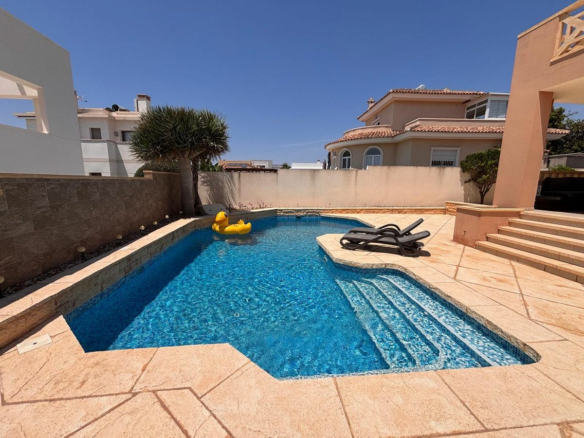 4-bedroom Villa In Rojales, Spain (175 M²)