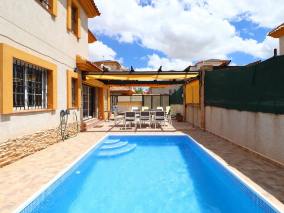 3-bedroom Villa In Los Montesinos, Spain (100 M²)
