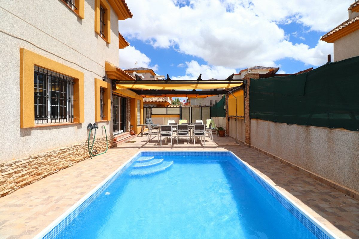 3-bedroom Villa In Los Montesinos, Spain (100 M²)