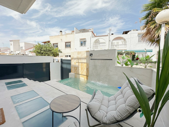 3-bedroom House In Torrevieja, Spain (180 M²)