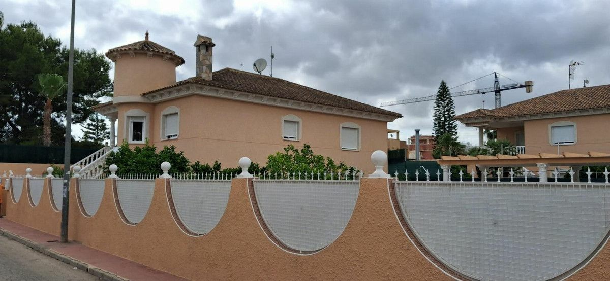 3-bedroom House In Benferri, Spain (265 M²)