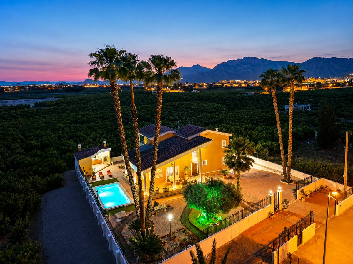 5-bedroom House In Orihuela, Spain (500 M²)