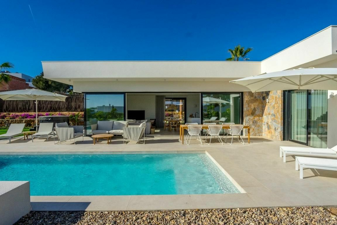 3-bedroom Villa In Orihuela, Spain (177 M²)