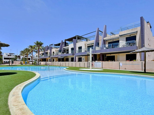 3-bedroom Apartment In Pilar De La Horadada, Spain (108 M²)