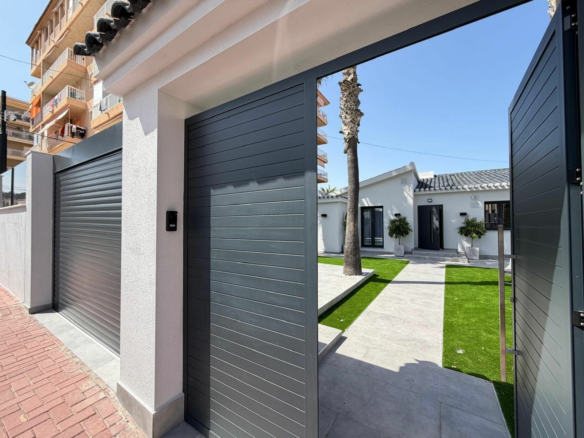4-bedroom Villa In Torrevieja, Spain (103 M²)