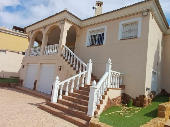 5-bedroom Villa In Algorfa, Spain (290 M²)