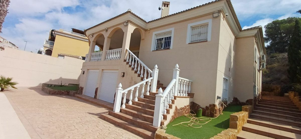5-bedroom Villa In Algorfa, Spain (290 M²)