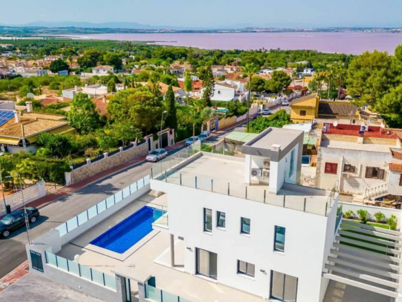3-bedroom House In Orihuela, Spain (190 M²)