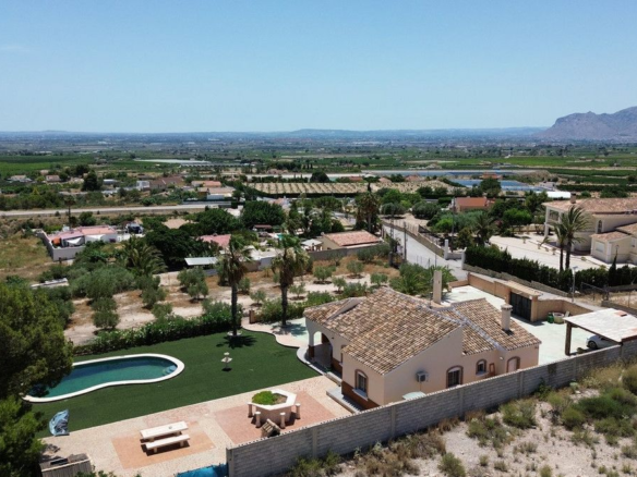 3-bedroom Country House In Albatera, Spain (210 M²)