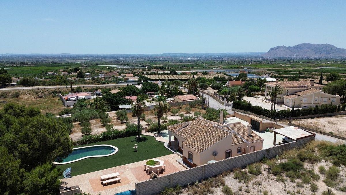 3-bedroom Country House In Albatera, Spain (210 M²)