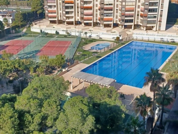4-bedroom Apartment In Alicante, Spain (122 M²)