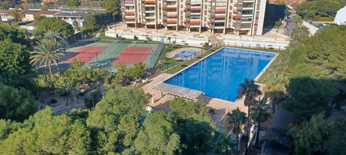 4-bedroom Apartment In Alicante, Spain (122 M²)