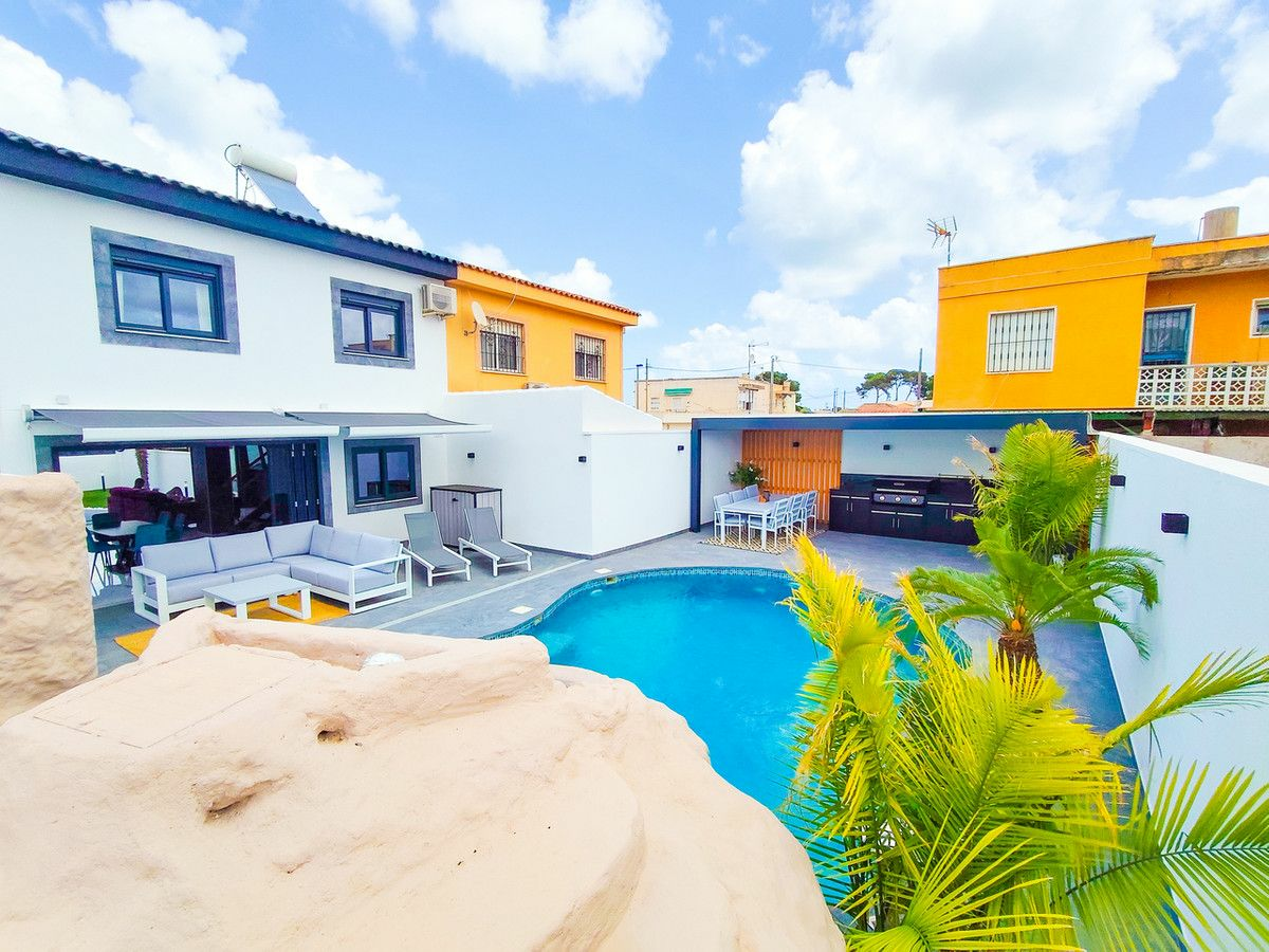5-bedroom House In Los Urrutias, Spain (157 M²)