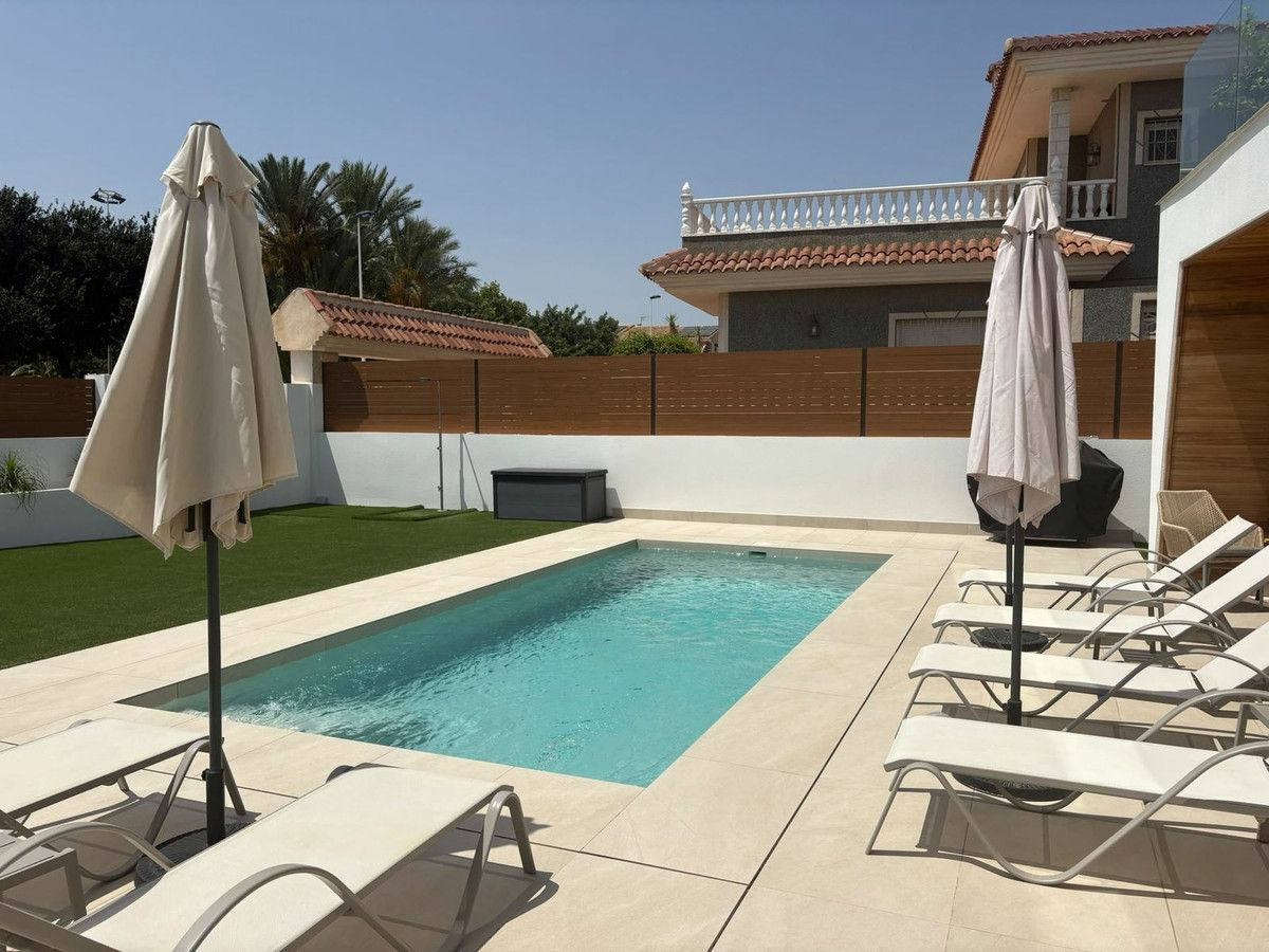 4-bedroom Villa In Torrevieja, Spain (188 M²)
