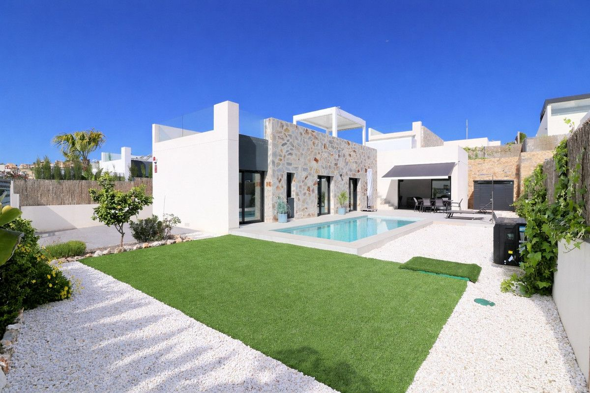 3-bedroom Villa In Algorfa, Spain (118 M²)