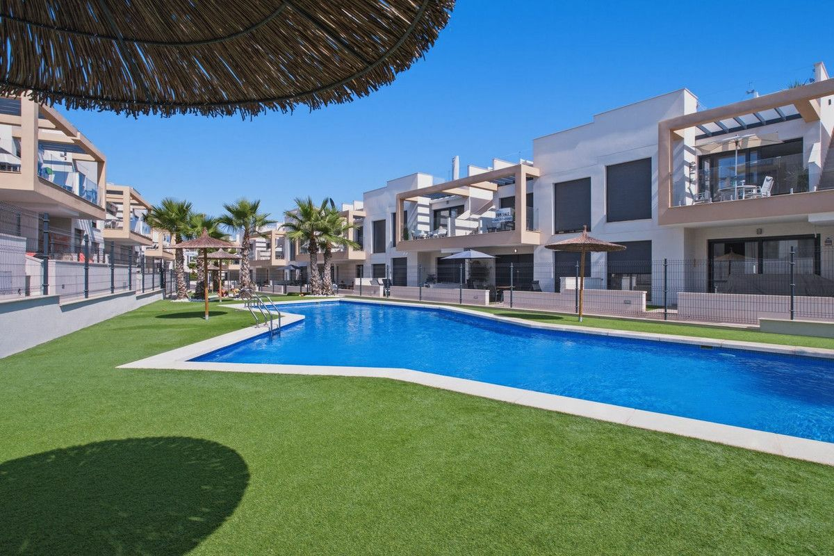2-bedroom Apartment In Orihuela Costa, Spain (86 M²)