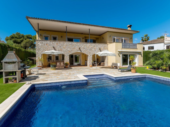 4-bedroom Villa In Calvià, Spain (368 M²)