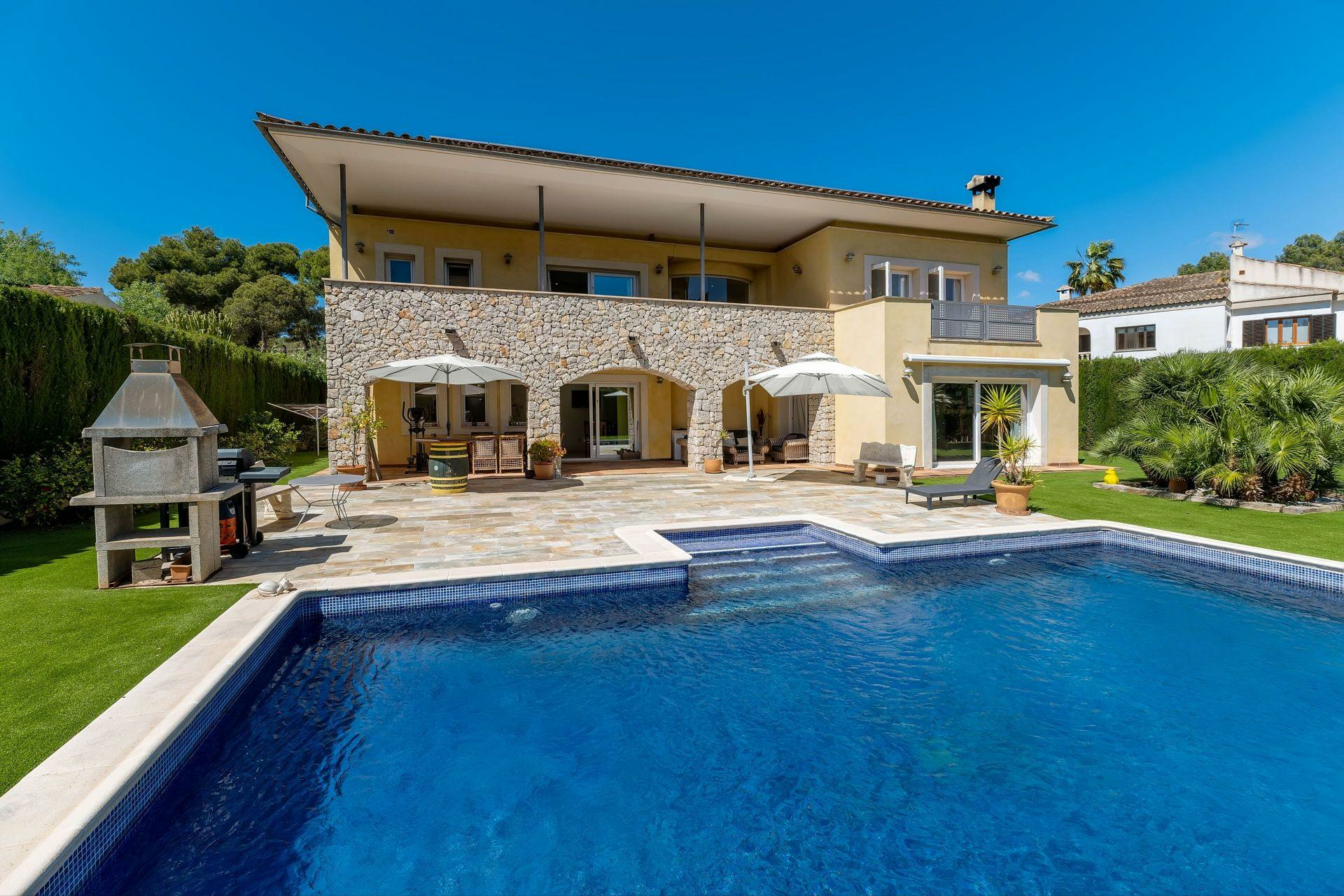 4-bedroom Villa In Calvià, Spain (368 M²)