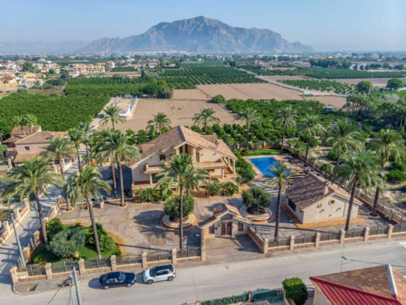 4-bedroom Villa In Orihuela, Spain (837 M²)