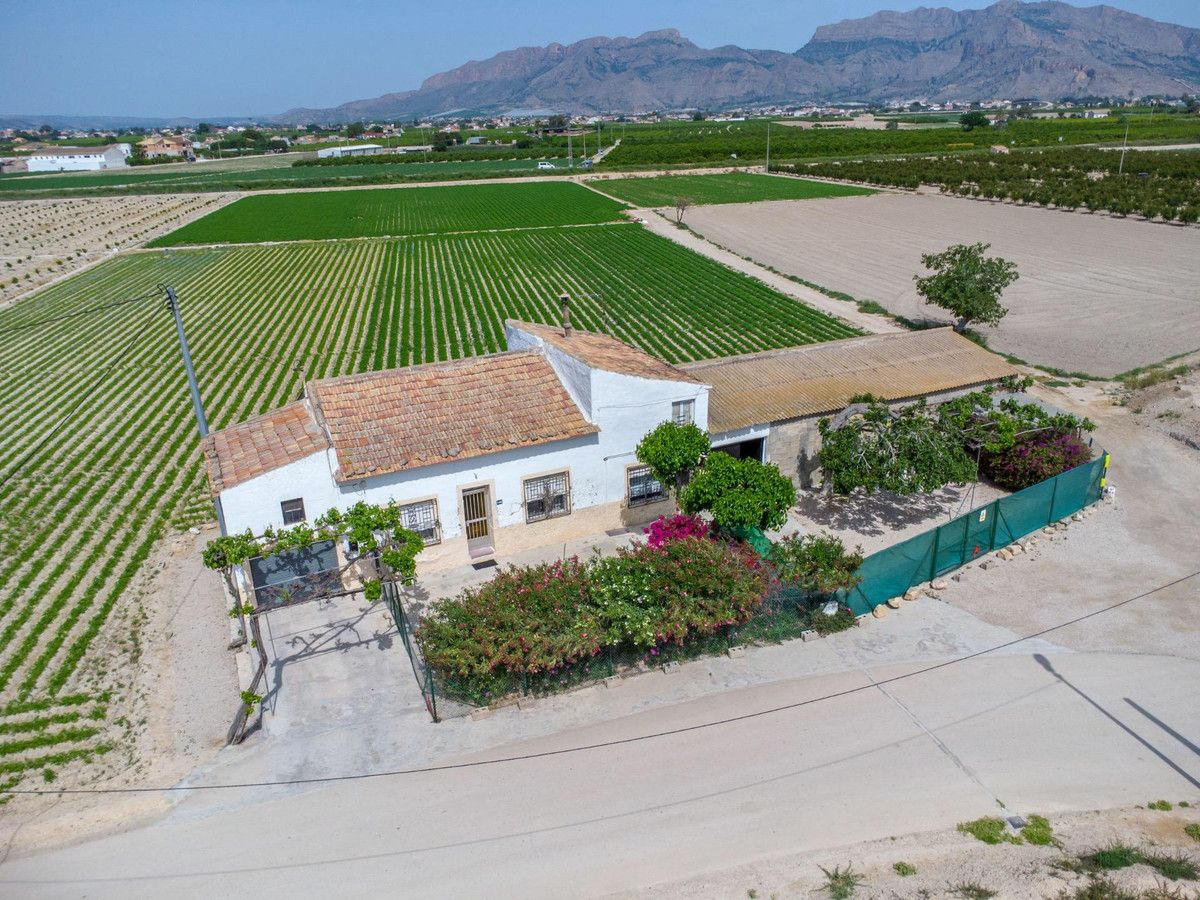 3-bedroom Country House In Orihuela, Spain (240 M²)