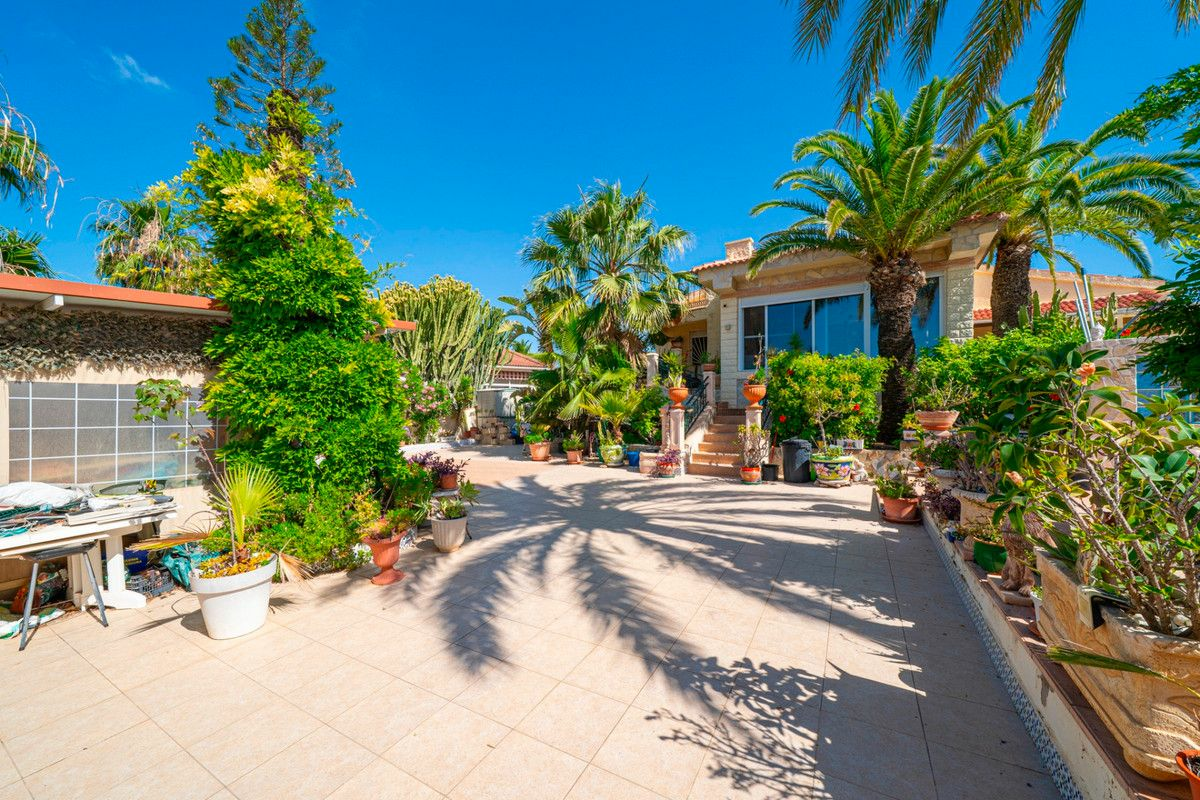 3-bedroom Villa In Rojales, Spain (146 M²)
