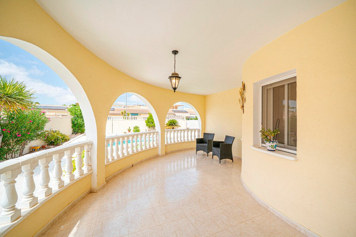 3-bedroom Villa In Rojales, Spain (151 M²)