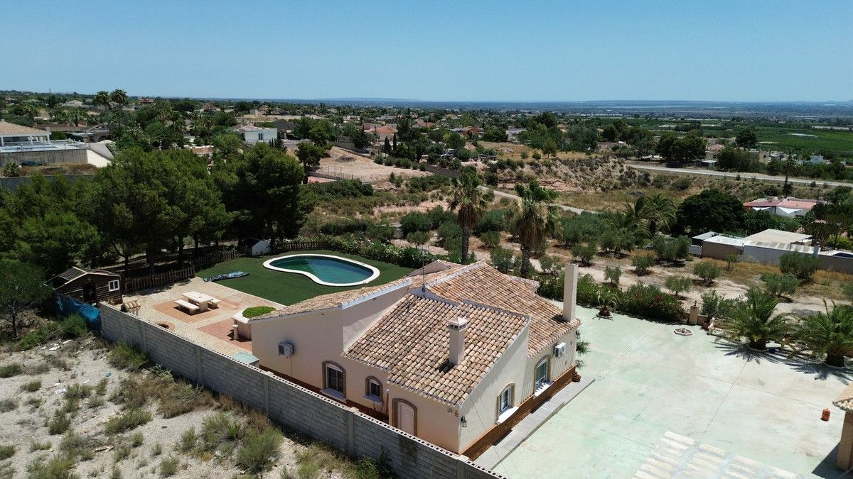 3-bedroom Country House In Albatera, Spain (210 M²)