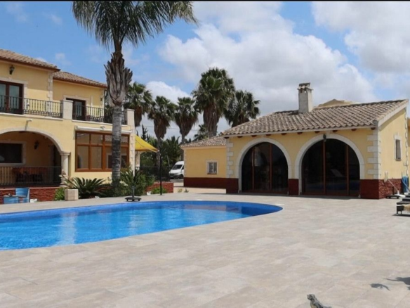4-bedroom Country House In Orihuela, Spain (274 M²)