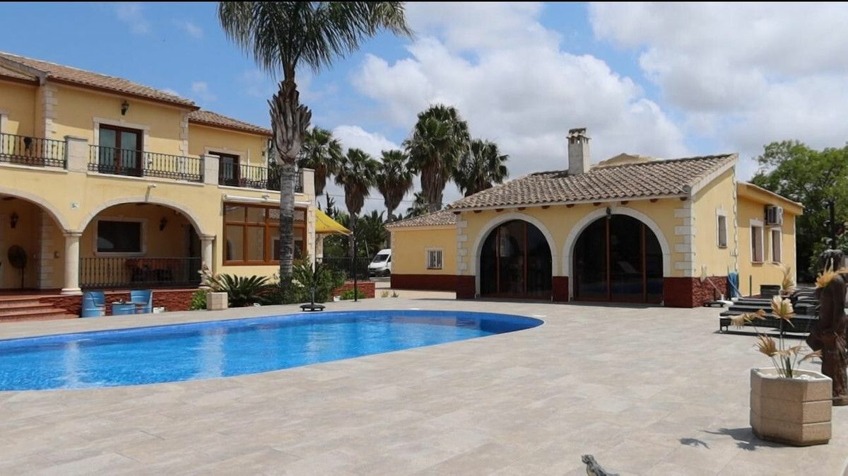 4-bedroom Country House In Orihuela, Spain (274 M²)