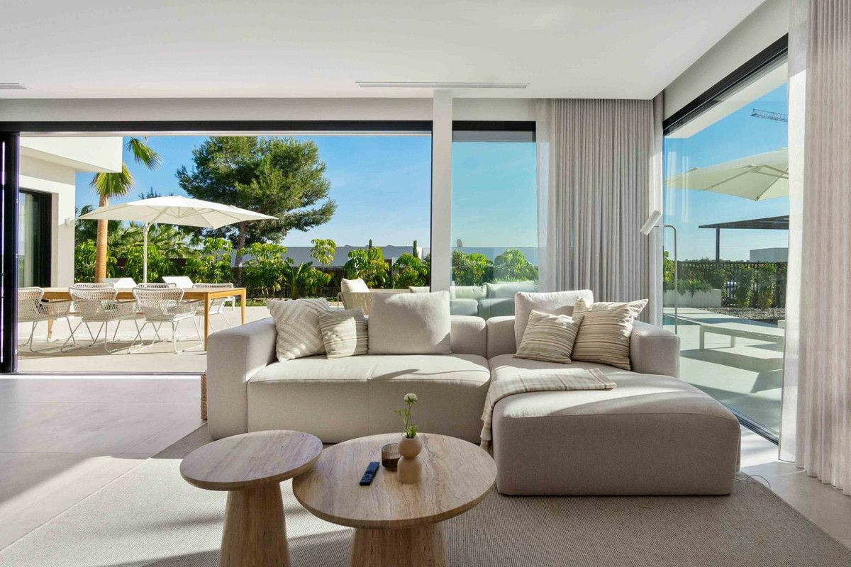 3-bedroom Villa In Orihuela, Spain (177 M²)