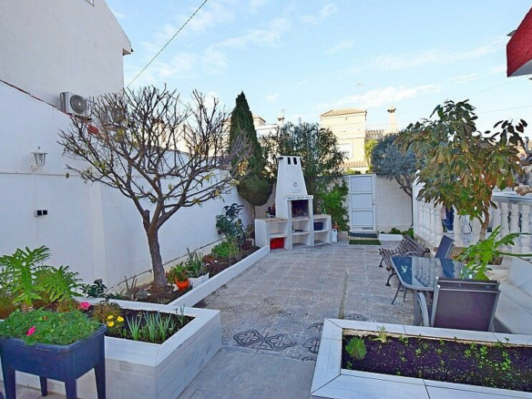3-bedroom Villa In Torrevieja, Spain (200 M²)