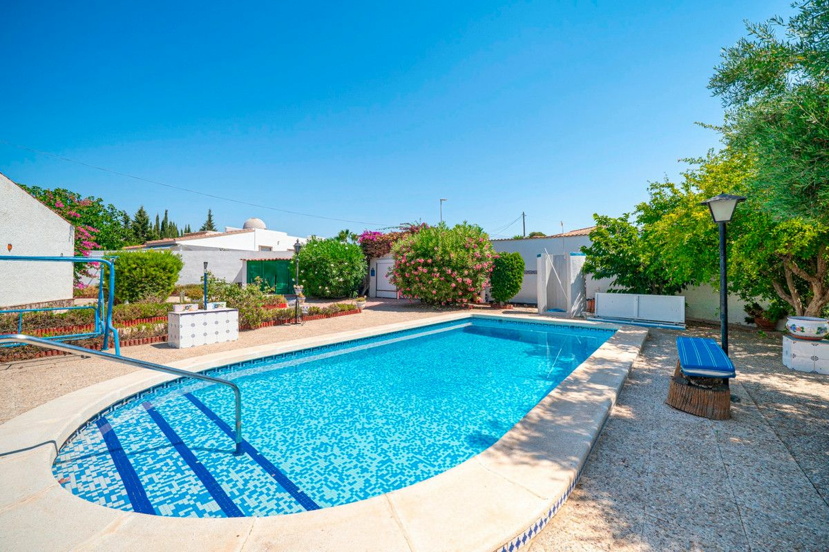 4-bedroom Villa In Rojales, Spain (198 M²)