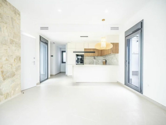 5-bedroom Villa In Los Alcázares, Spain (225 M²)