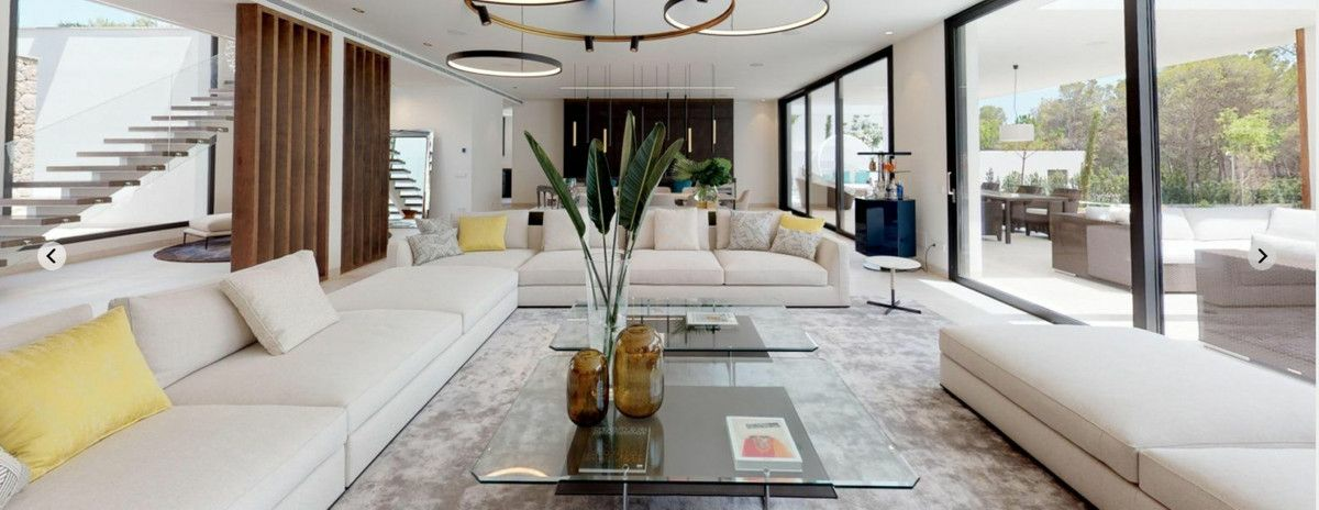 6-bedroom Villa In Calvià, Spain (748 M²)
