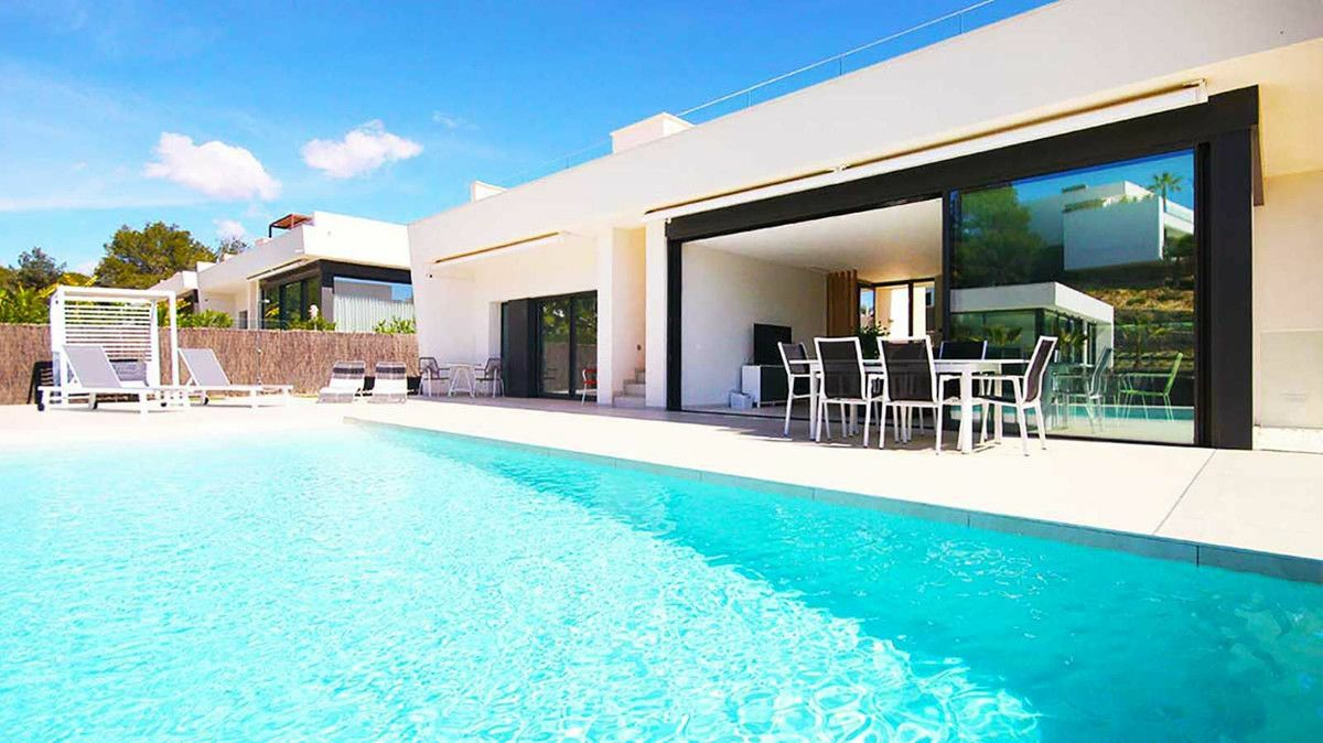 3-bedroom Villa In Orihuela, Spain (240 M²)