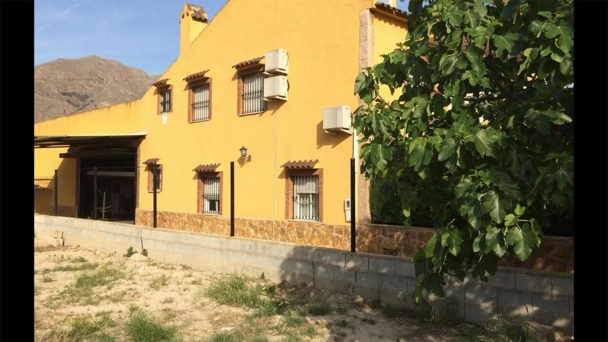 4-bedroom House In Orihuela, Spain (350 M²)