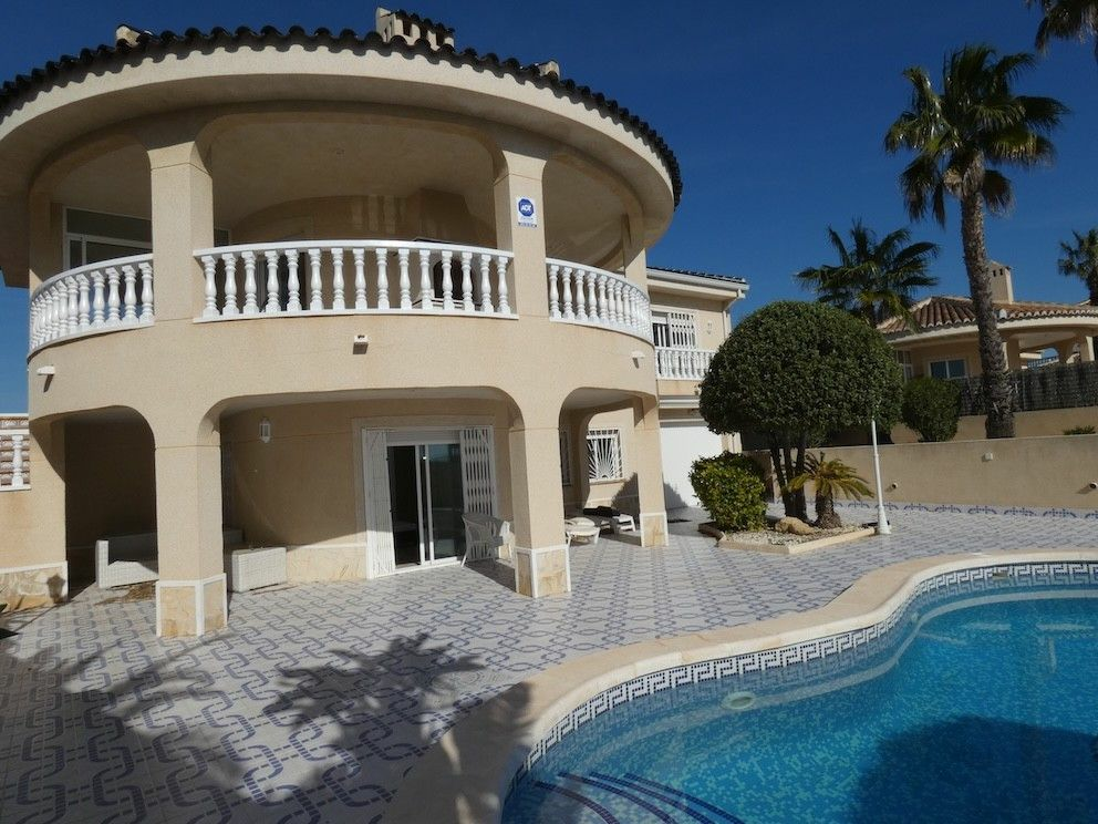 4-bedroom Villa In Rojales, Spain (150 M²)