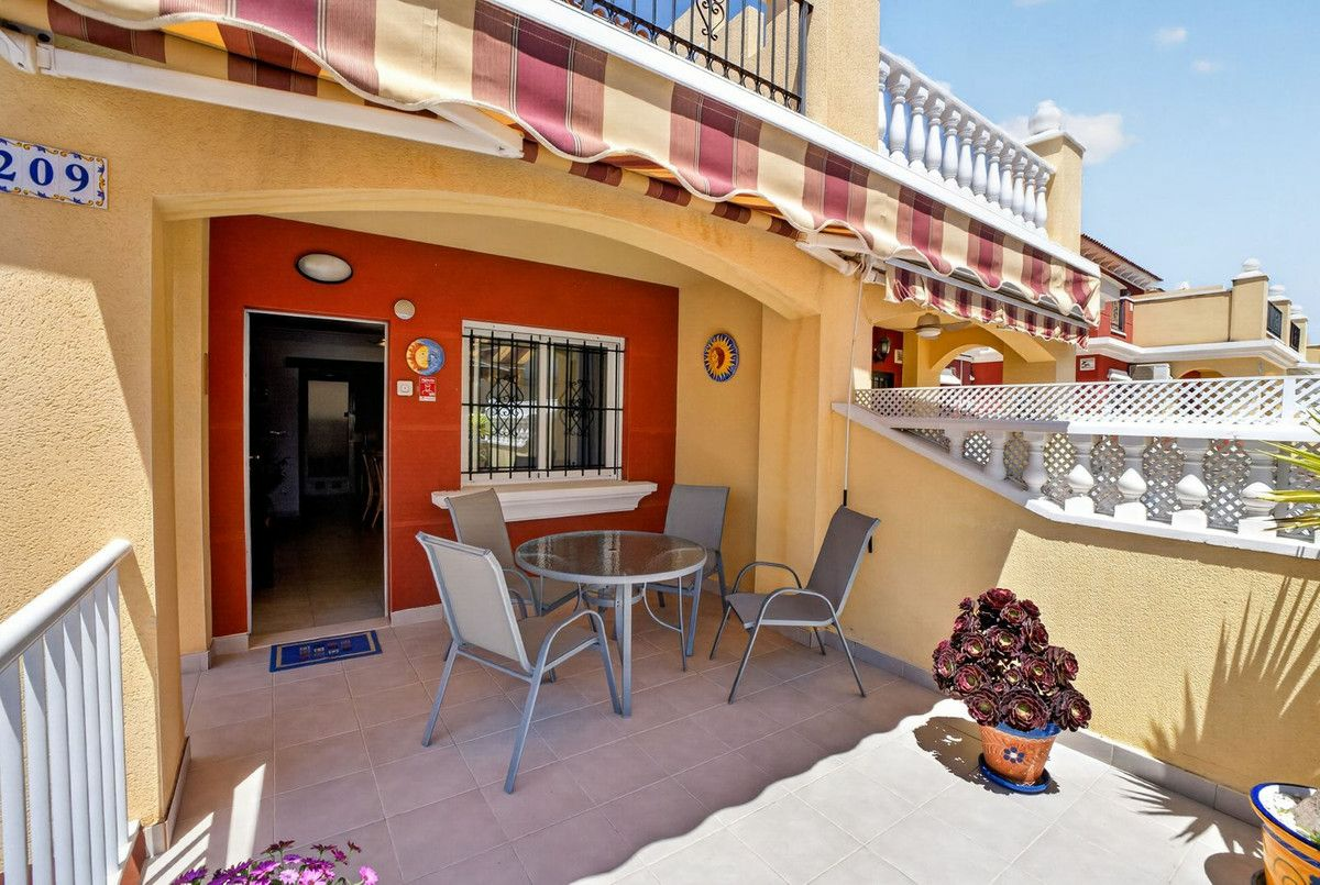 4-bedroom House In Torrevieja, Spain (110 M²)