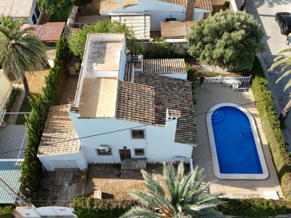 4-bedroom Villa In Cabo Roig, Spain (140 M²)