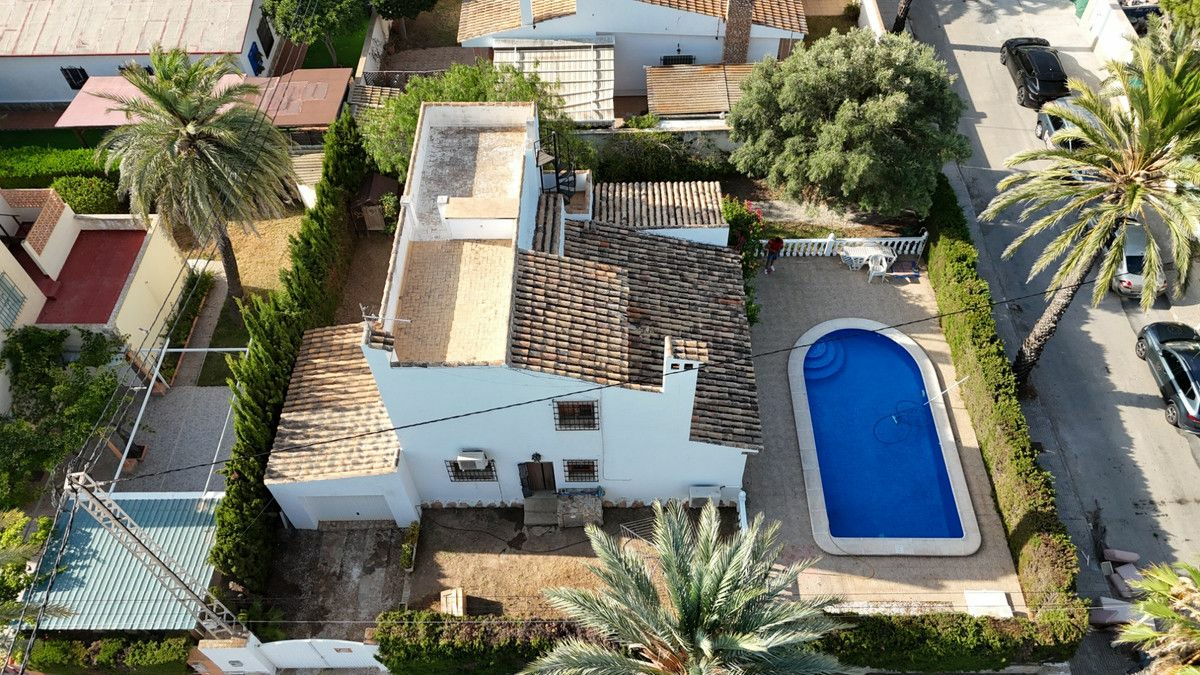 4-bedroom Villa In Cabo Roig, Spain (140 M²)