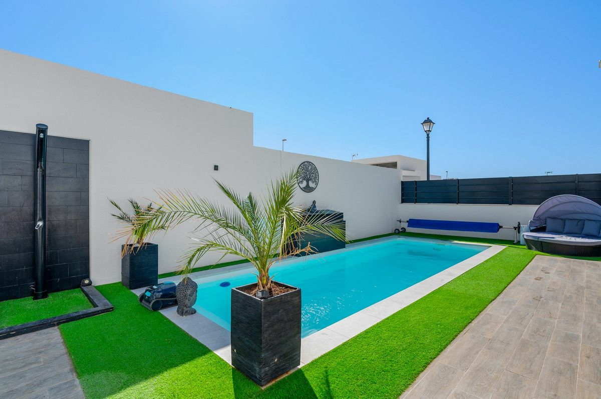 4-bedroom Villa In Fortuna, Spain (120 M²)