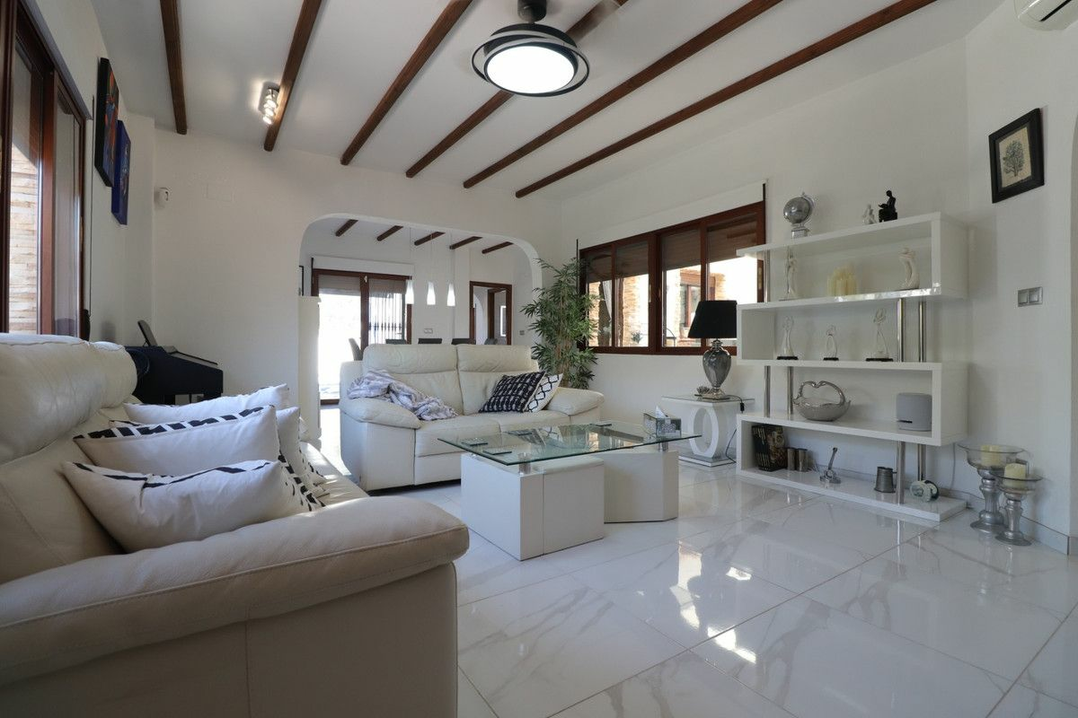 3-bedroom Villa In Benijofar, Spain (110 M²)